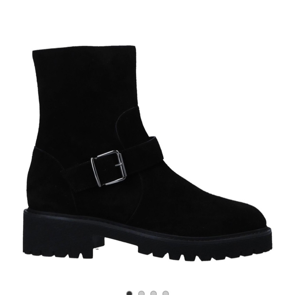 Classic ankle leather boots